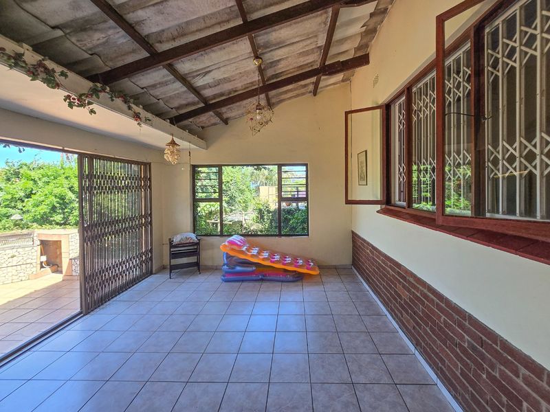 Three Bedroom House With A Flatlet! - Photo 10