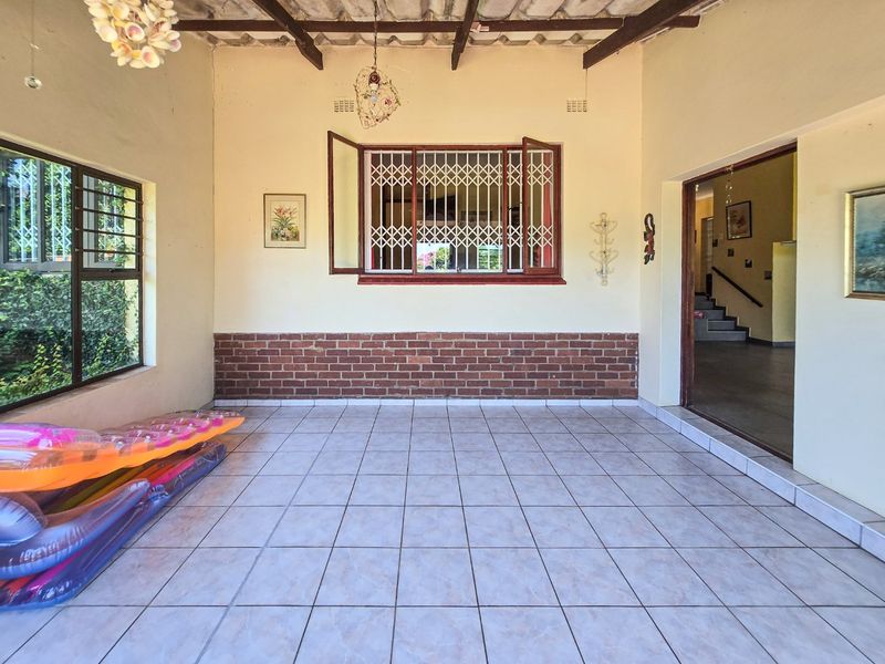Three Bedroom House With A Flatlet! - Photo 9