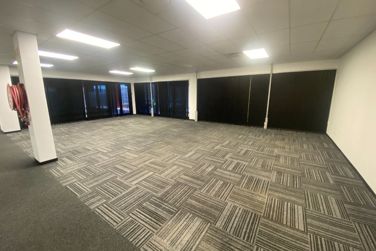 374m2 Commercial Space to Let  - Photo 5