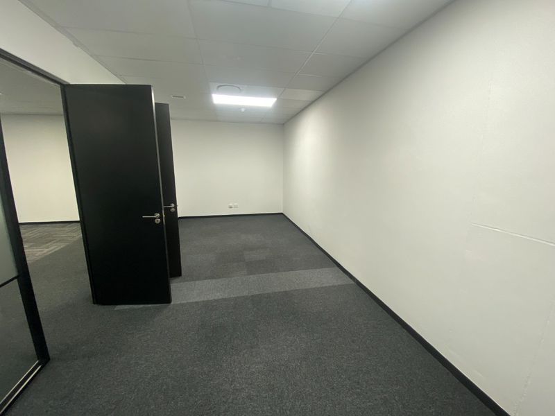 374m2 Commercial Space to Let  - Photo 4