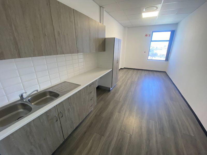 374m2 Commercial Space to Let  - Photo 8