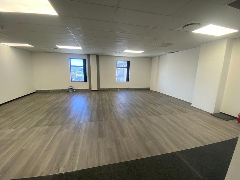 374m2 Commercial Space to Let  - Photo 6