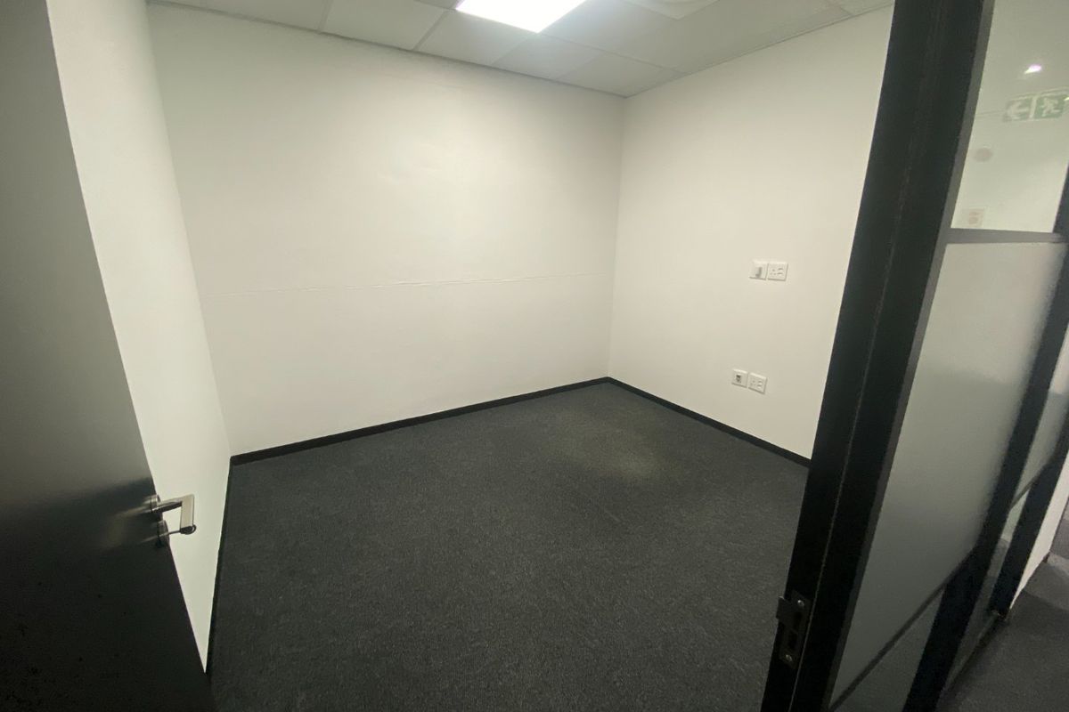 374m2 Commercial Space to Let  - Photo 3