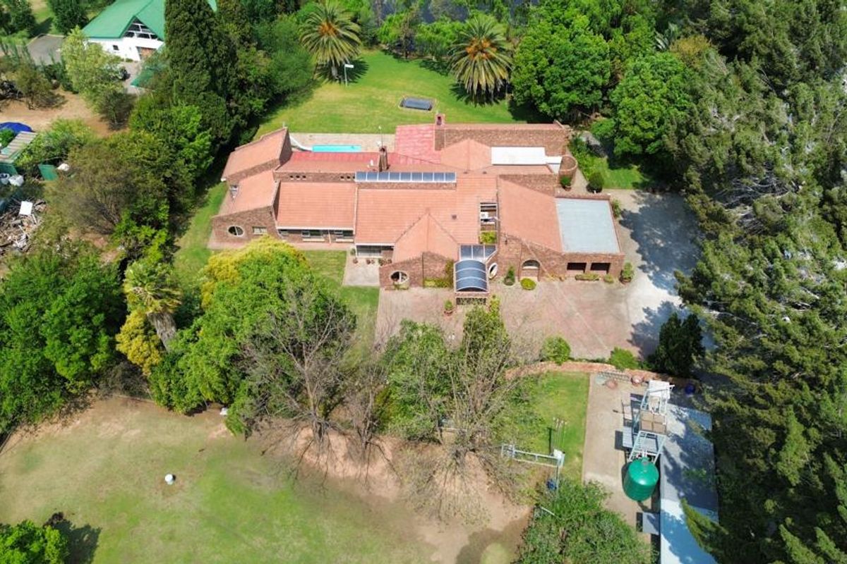 6 Bedroom 5 Bathroom vaal river view property!!! - Photo 2