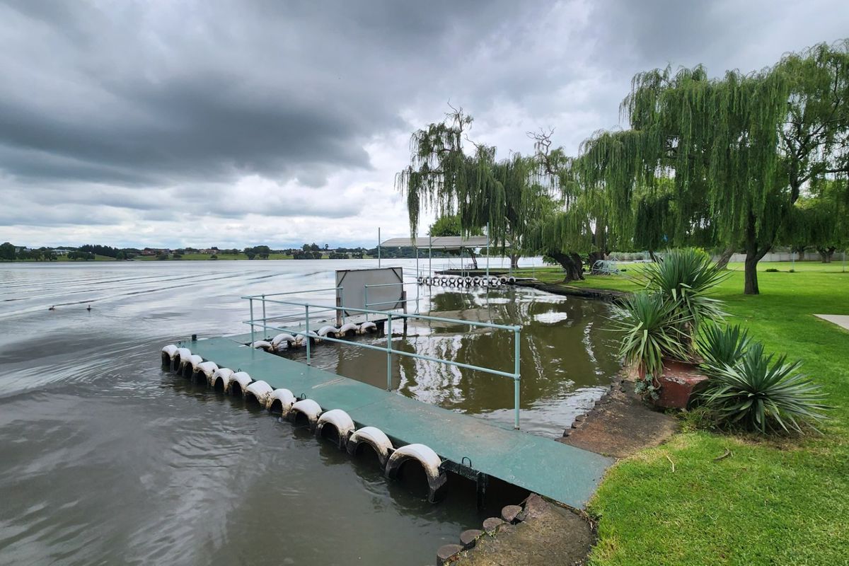 6 Bedroom 5 Bathroom vaal river view property!!! - Photo 4