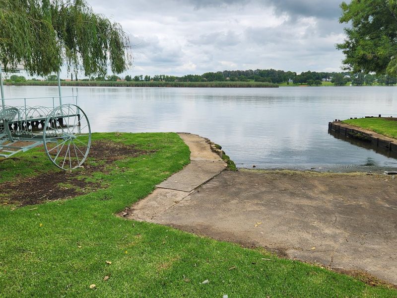 6 Bedroom 5 Bathroom vaal river view property!!! - Photo 8