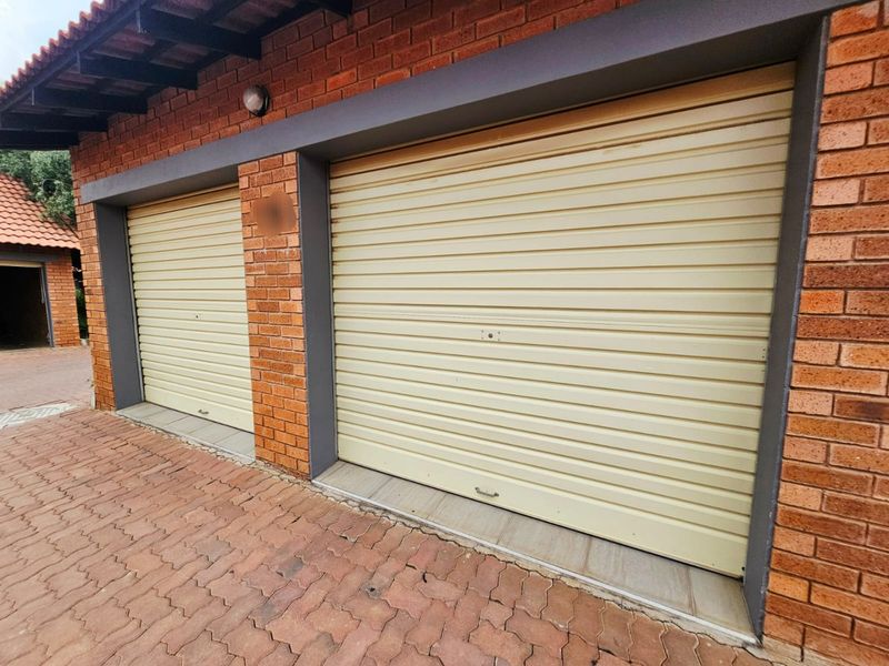 A Beautiful 2 Bedroom 2 Bathroom Townhouse for sale in Monavoni - Photo 5