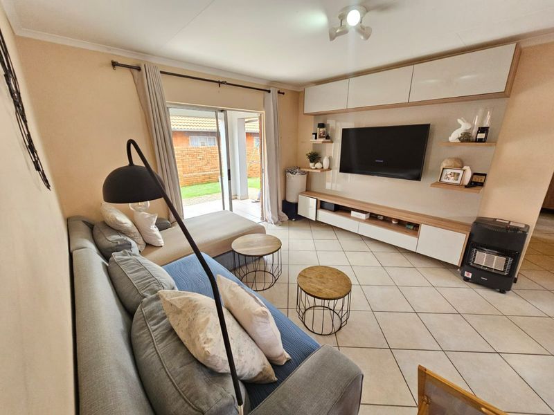 A Beautiful 2 Bedroom 2 Bathroom Townhouse for sale in Monavoni - Photo 8