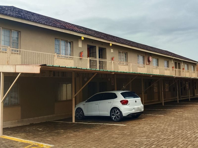 Wanted: Young Couple! - Photo 2