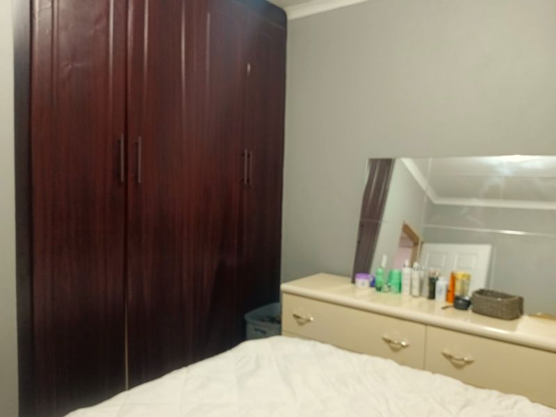 Wanted: Young Couple! - Photo 9