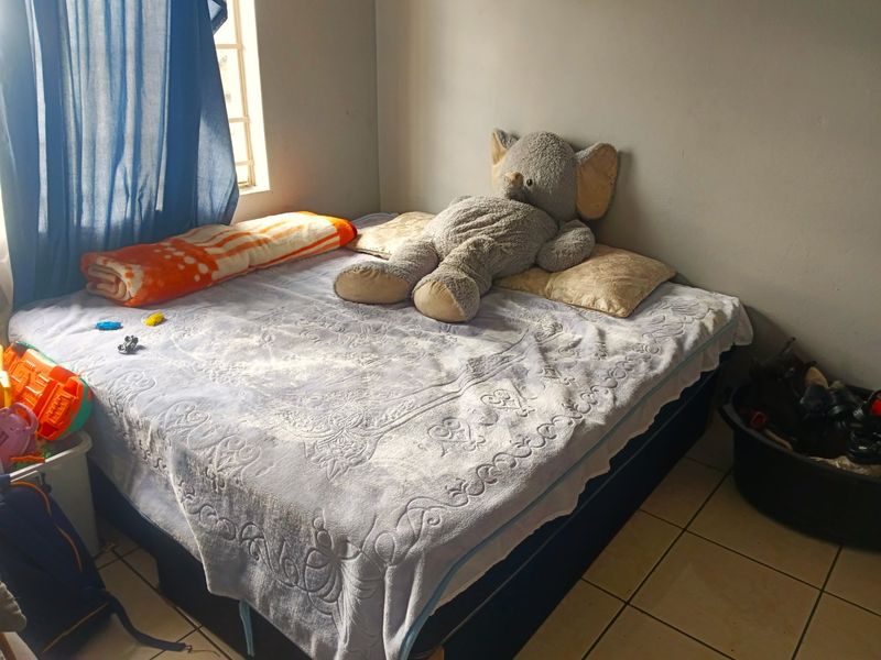 Wanted: Young Couple! - Photo 10