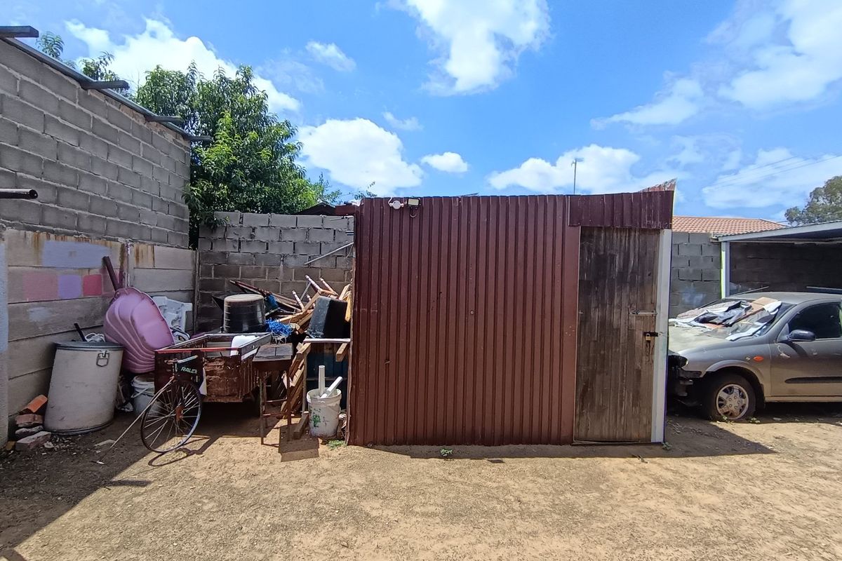 Modern family home in Grasslands for sale at a good price - Photo 3