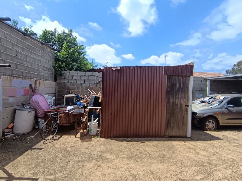 Modern family home in Grasslands for sale at a good price - Photo 3