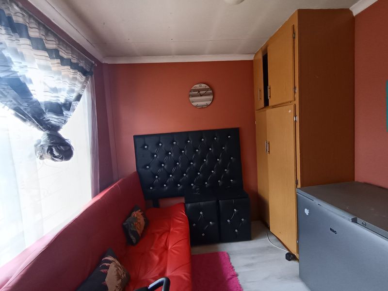 Modern family home in Grasslands for sale at a good price - Photo 6