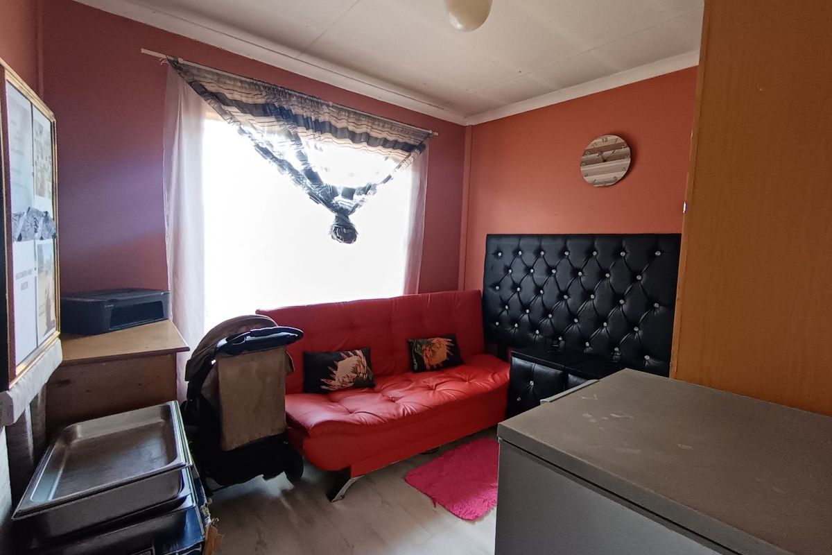 Modern family home in Grasslands for sale at a good price - Photo 5