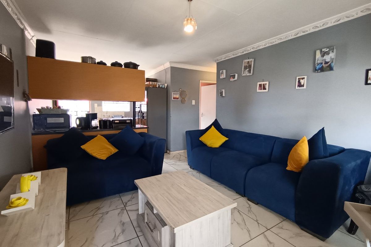 Modern family home in Grasslands for sale at a good price - Photo 4