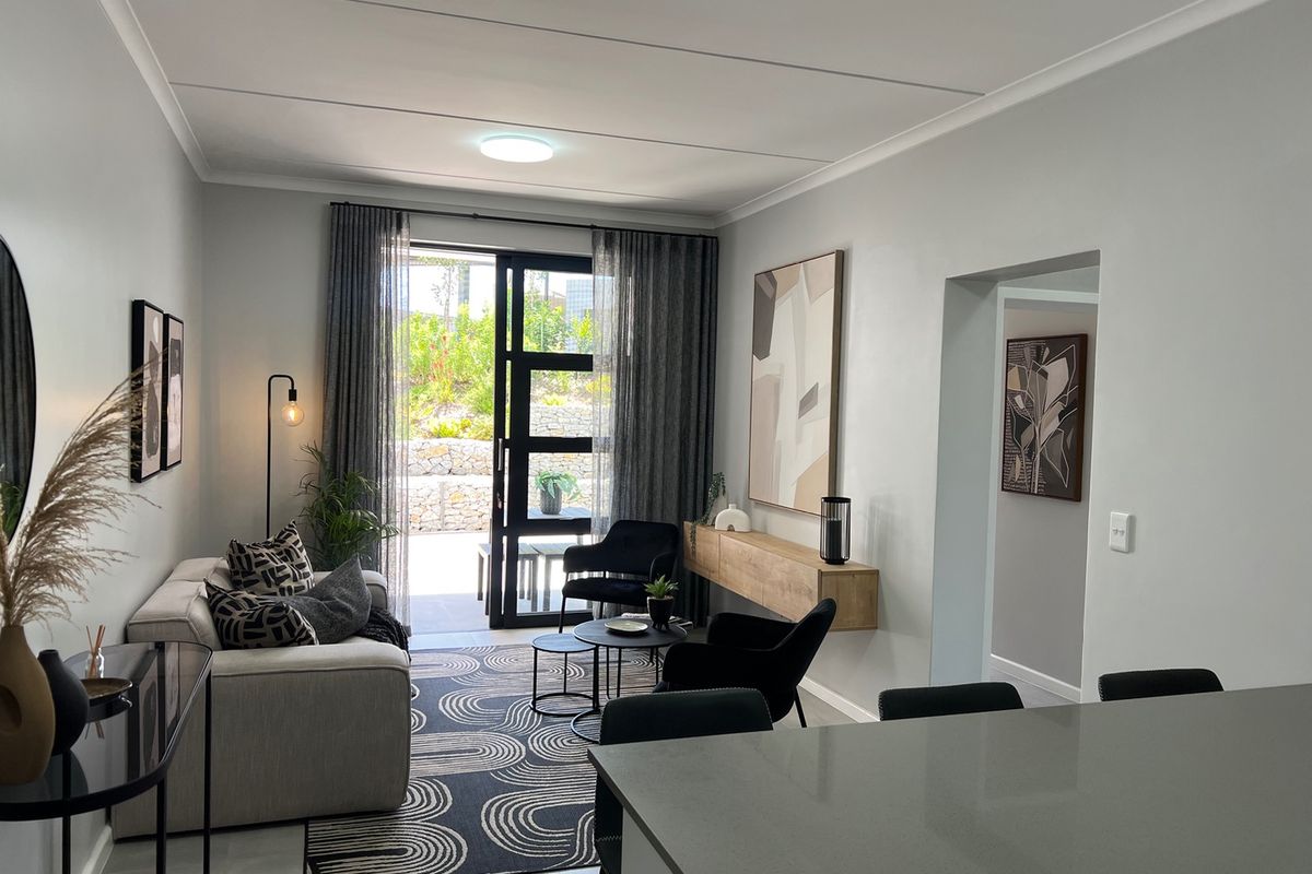 MODERN, SECURE APARTMENT LIVING IN PRIME GEORGE LOCATION - Photo 2