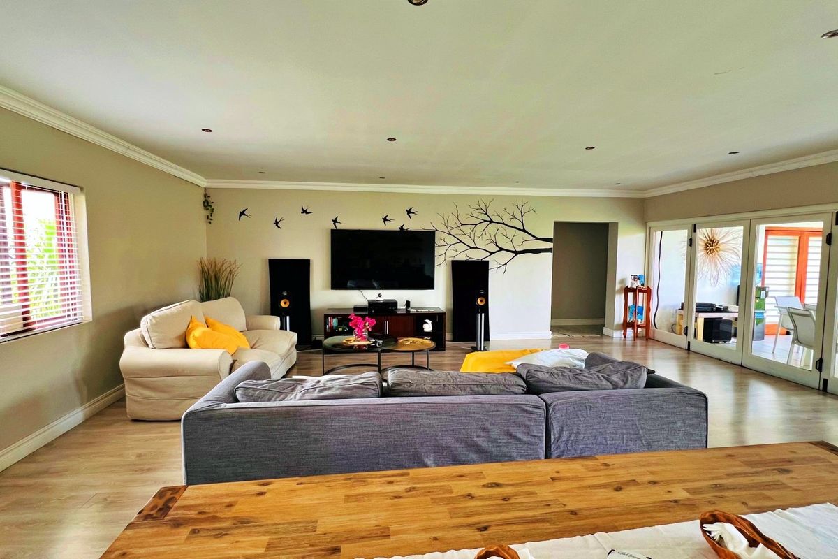 3 Bedroom 2 bathroom House for sale - Photo 5