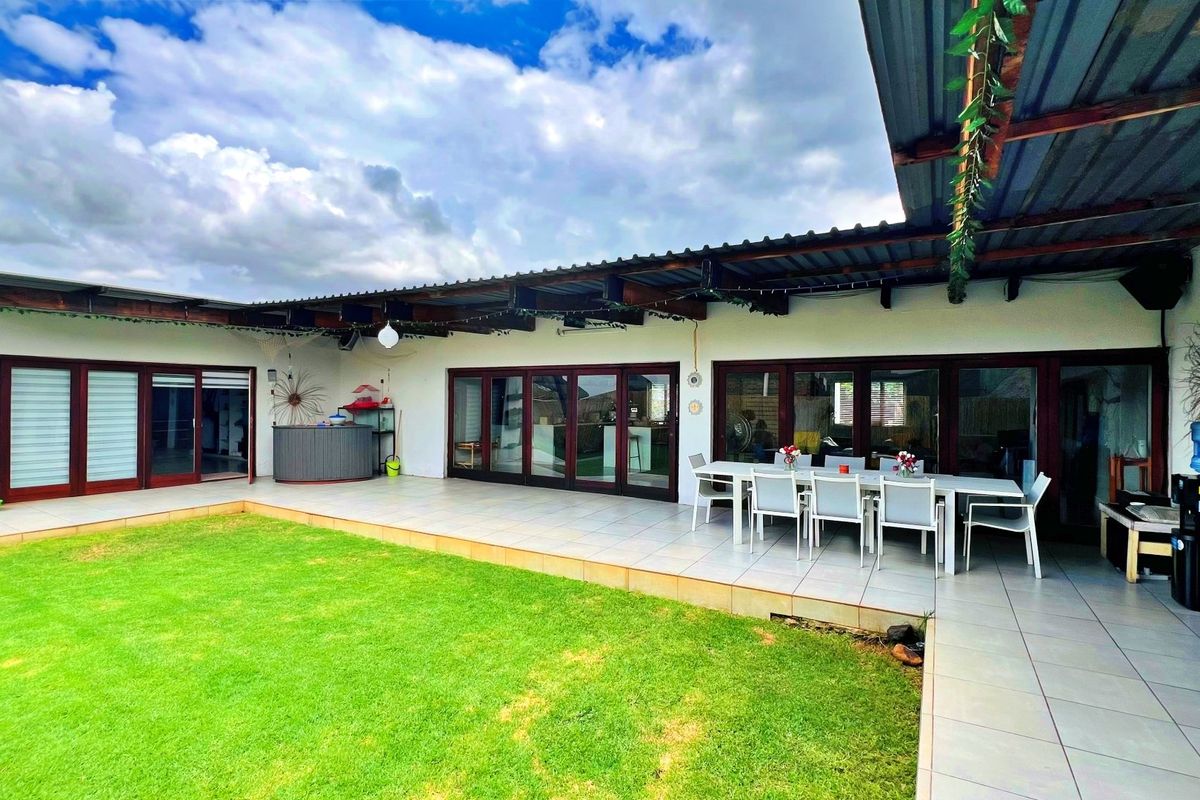 3 Bedroom 2 bathroom House for sale - Photo 3