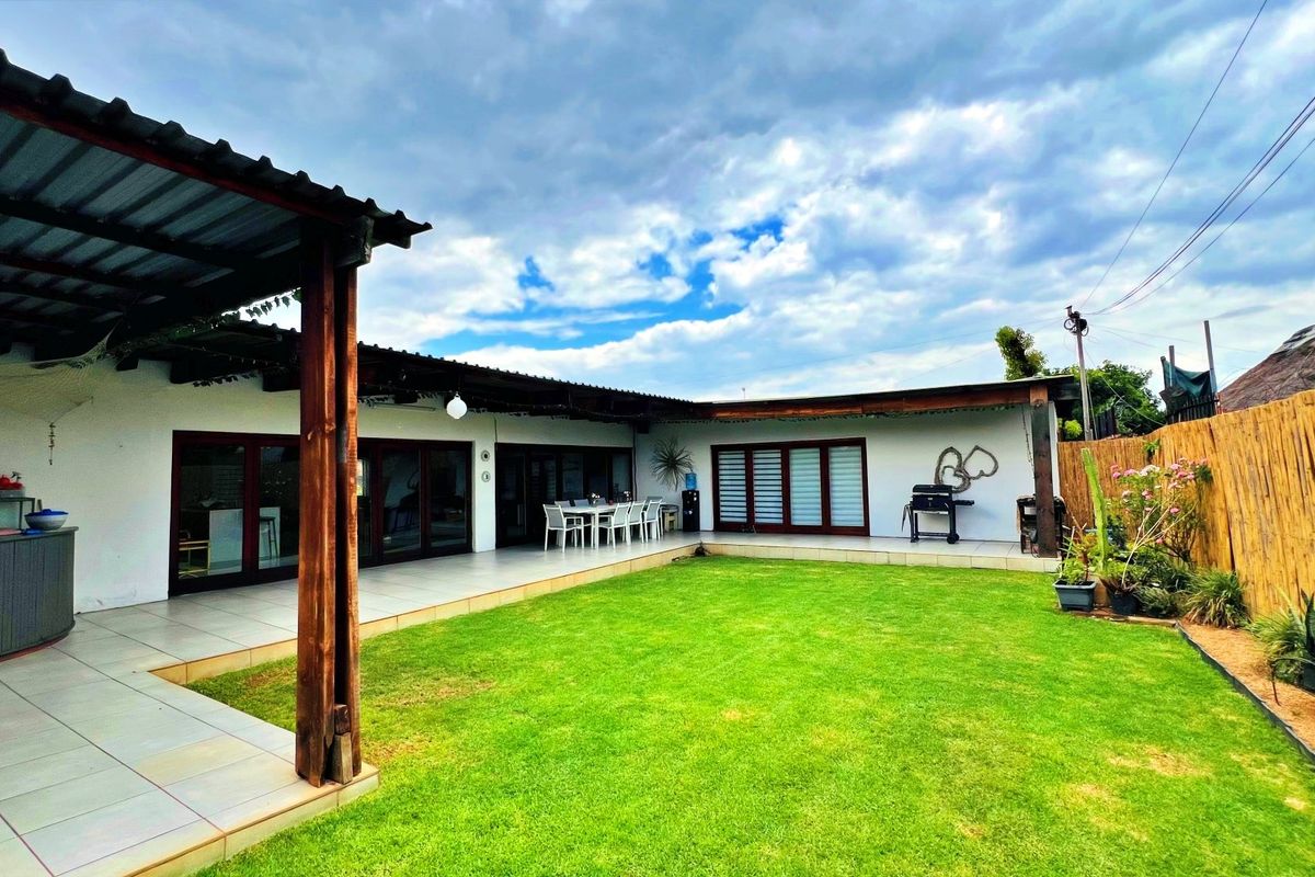 3 Bedroom 2 bathroom House for sale - Photo 2