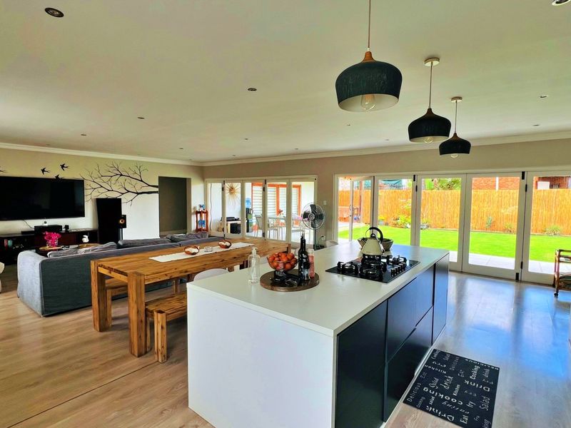 3 Bedroom 2 bathroom House for sale - Photo 9