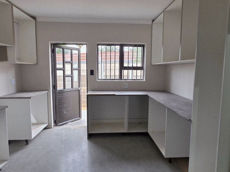 Flat Land Property with Two Income Generating Units in Erasmia - Photo 4