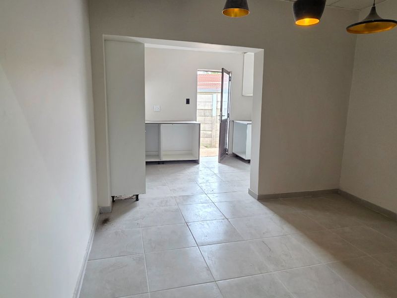 Flat Land Property with Two Income Generating Units in Erasmia - Photo 10