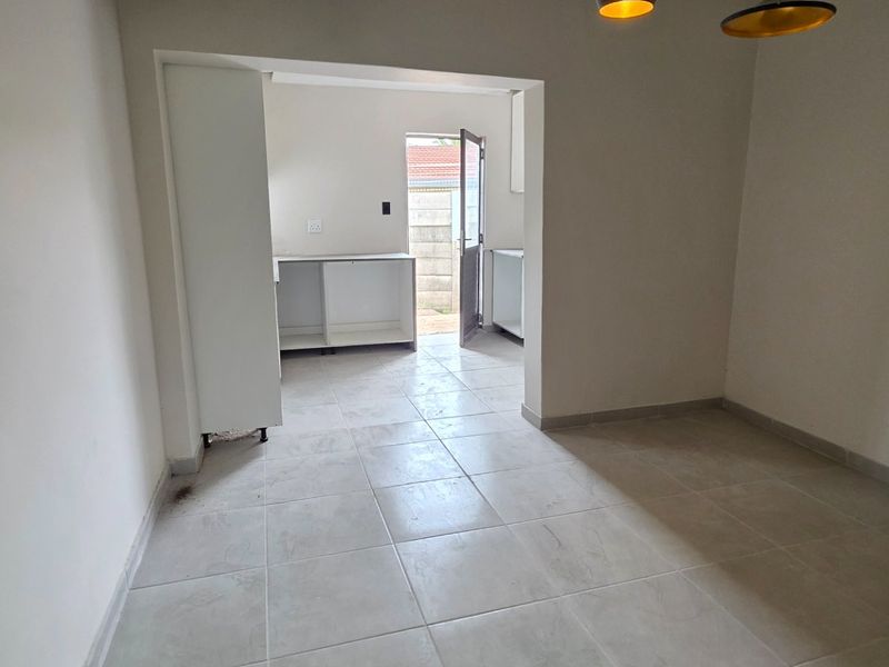 Flat Land Property with Two Income Generating Units in Erasmia - Photo 9