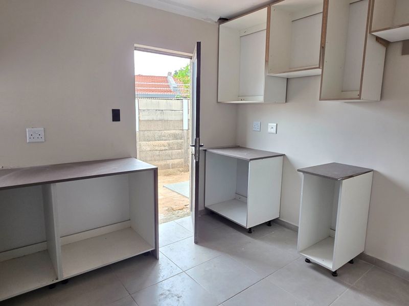 Flat Land Property with Two Income Generating Units in Erasmia - Photo 7