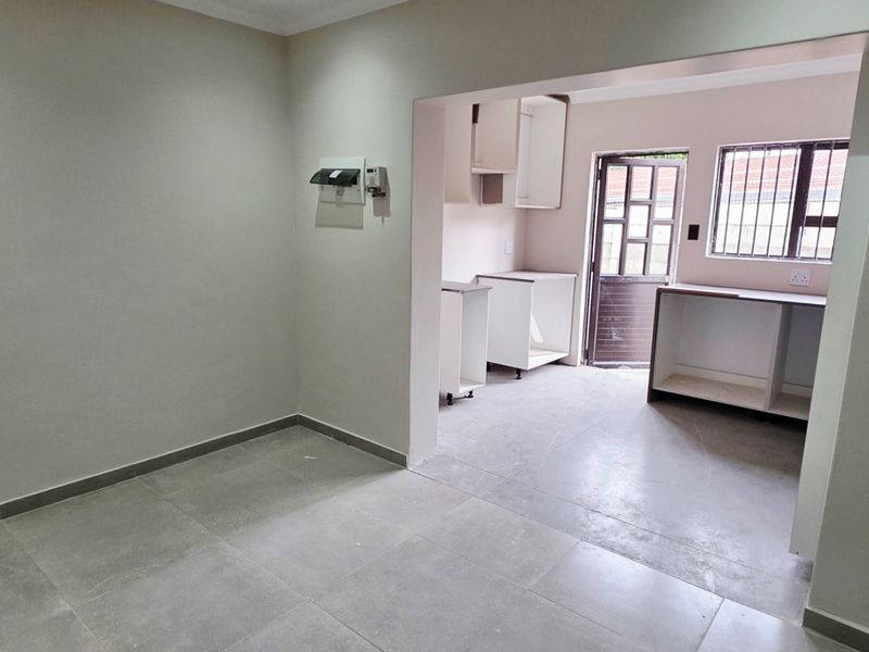 Flat Land Property with Two Income Generating Units in Erasmia - Photo 6