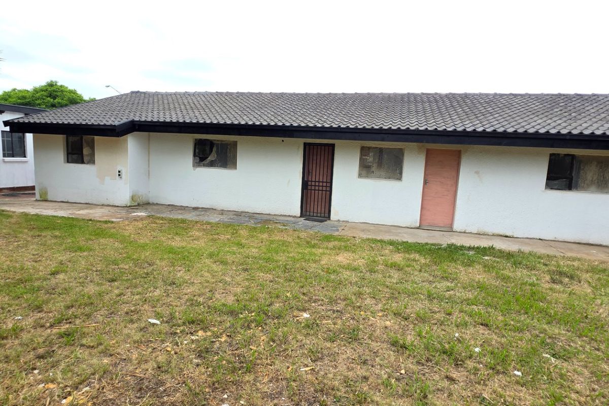Flat Land Property with Two Income Generating Units in Erasmia - Photo 2
