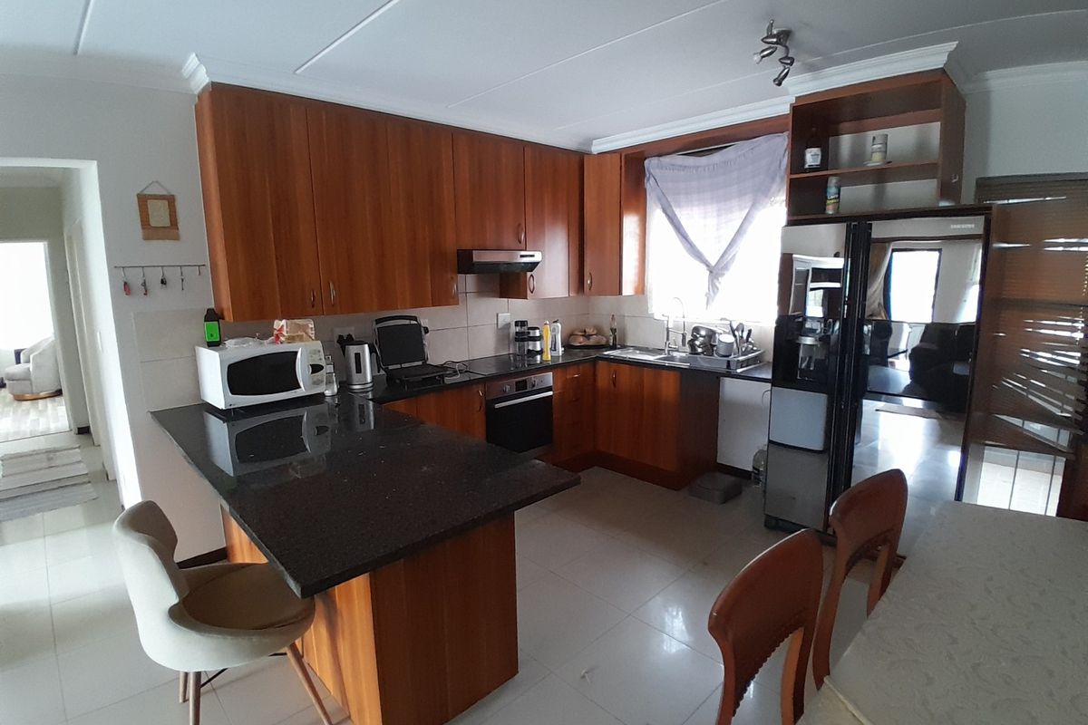 Spacious and modern 3 Bedroom with per friendly garden - Photo 4