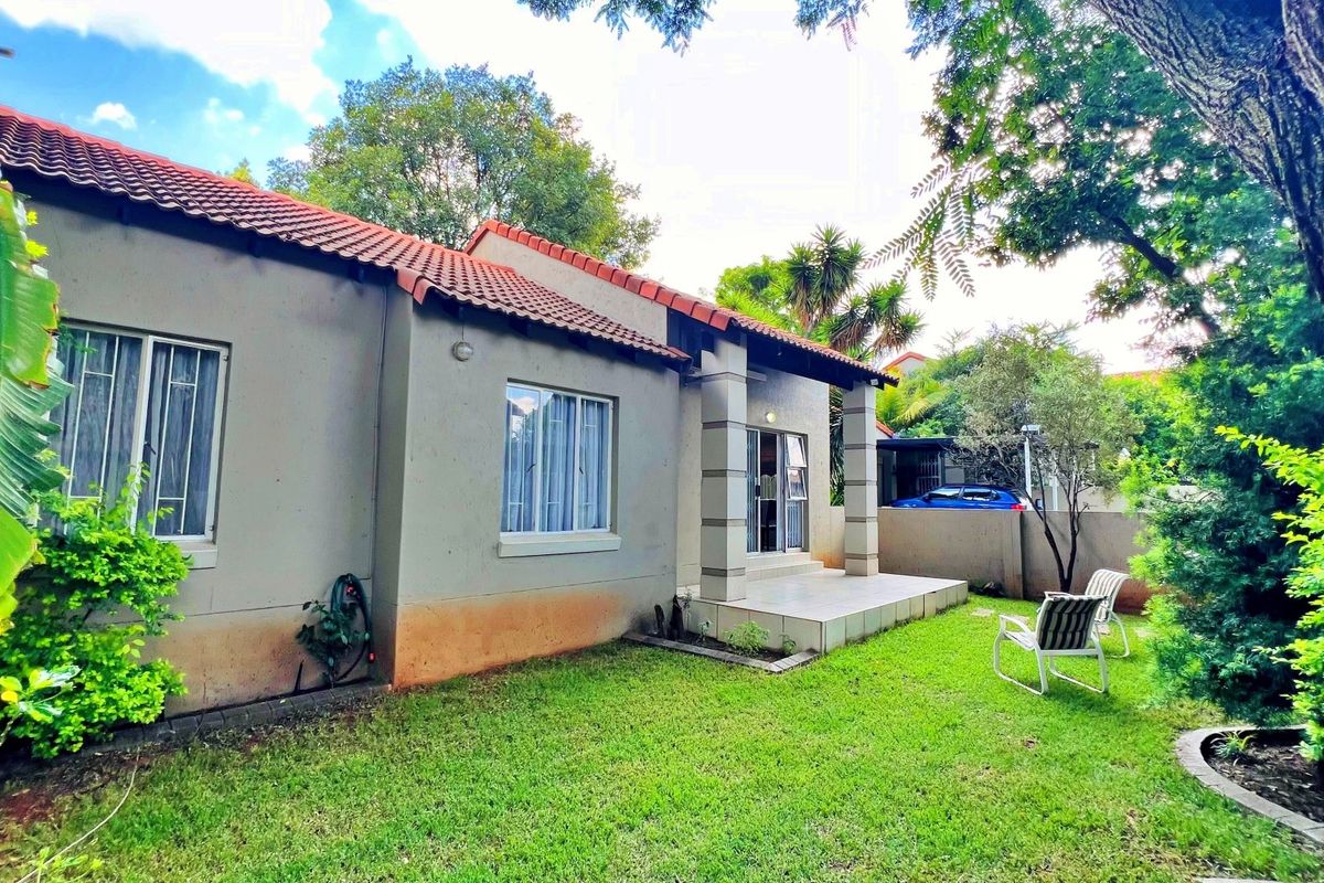 3 Bedroom 2 Bathroom Townhouse For Sale - Photo 2