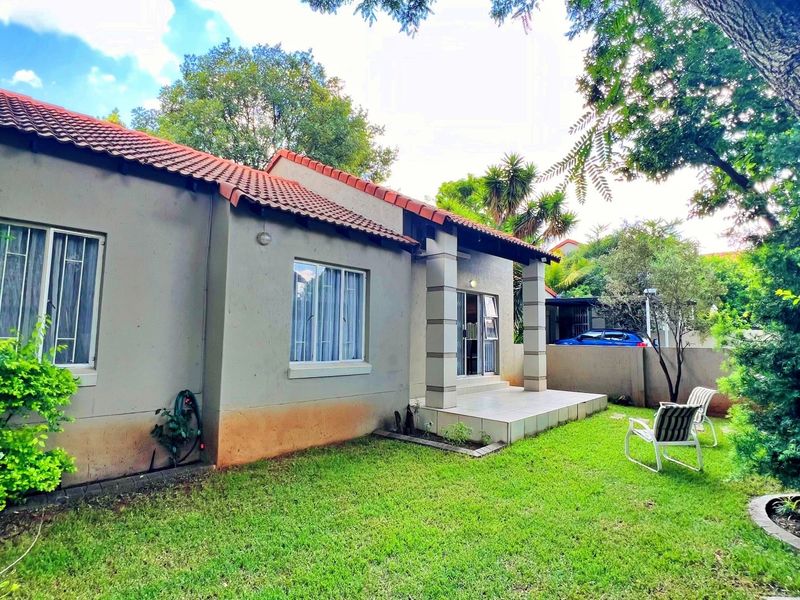 3 Bedroom 2 Bathroom Townhouse For Sale - Photo 2