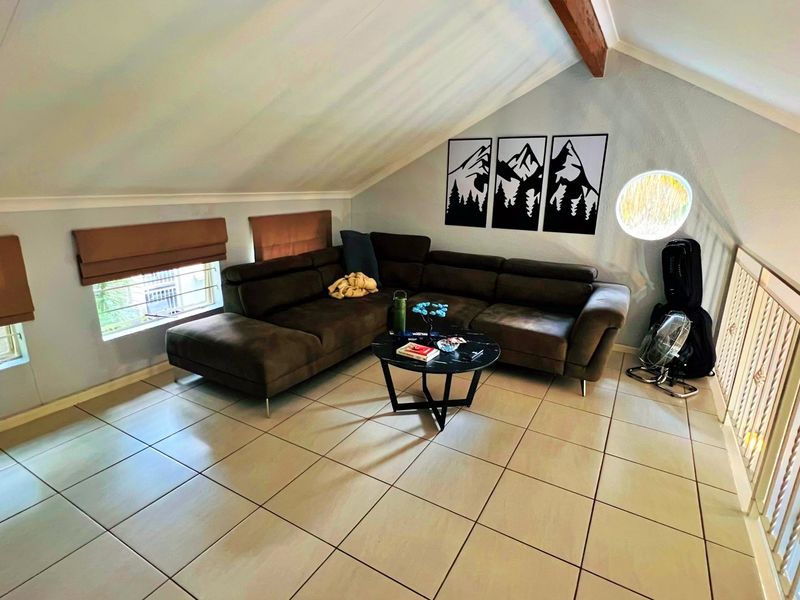 3 Bedroom 2 Bathroom Townhouse For Sale - Photo 5