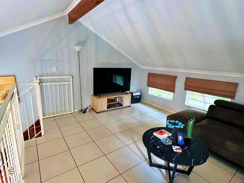 3 Bedroom 2 Bathroom Townhouse For Sale - Photo 6