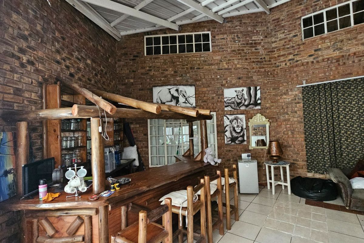 Farm Living, on The Outskirts of White River - Photo 3