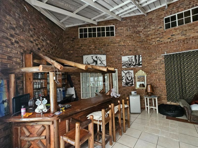 Farm Living, on The Outskirts of White River - Photo 3