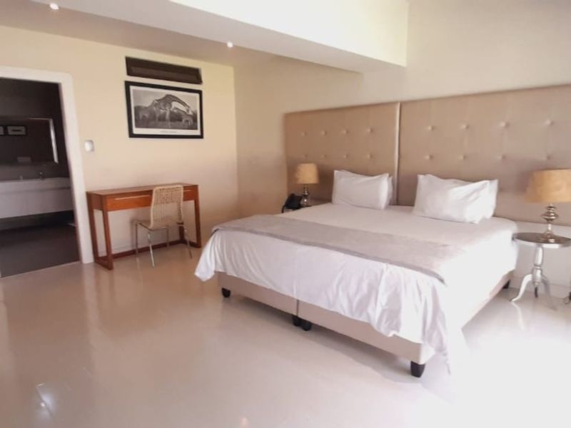 Modern Fully Furnished 2 Bedroom Hotel Apartment to rent in Sandown, Sandton - Photo 10