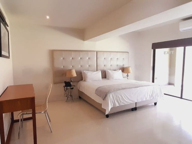 Modern Fully Furnished 2 Bedroom Hotel Apartment to rent in Sandown, Sandton - Photo 9