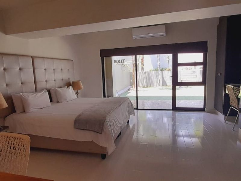 Modern Fully Furnished 2 Bedroom Hotel Apartment to rent in Sandown, Sandton - Photo 7