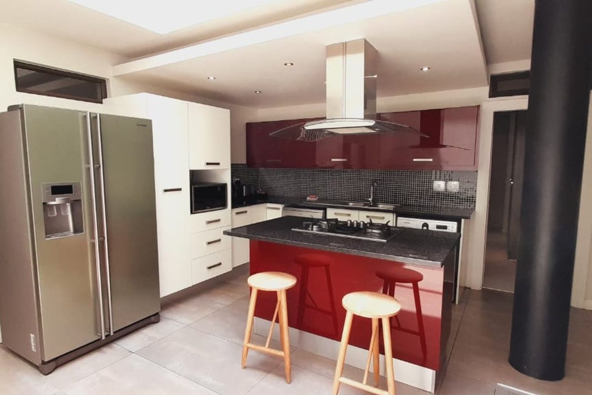 Modern Fully Furnished 2 Bedroom Hotel Apartment to rent in Sandown, Sandton - Photo 2