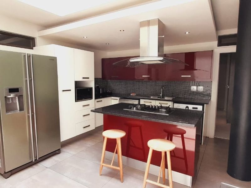 Modern Fully Furnished 2 Bedroom Hotel Apartment to rent in Sandown, Sandton - Photo 2