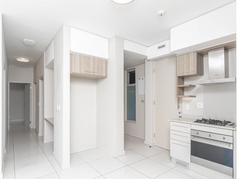 Modern 2 Bedroom Apartment to rent in Rosebank, Sandton - Photo 4