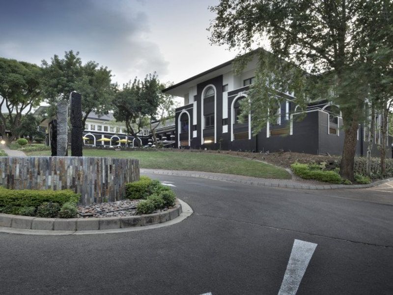 Prime Office to Let Hyde Park  - Photo 2