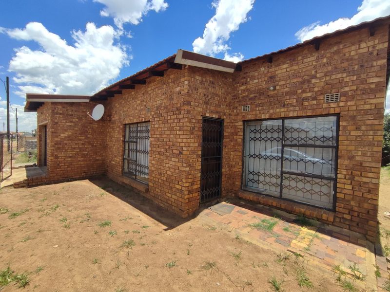 HOUSE FOR SALE IN GELUKSDAL  - Photo 2