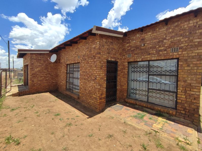 HOUSE FOR SALE IN GELUKSDAL  - Photo 3
