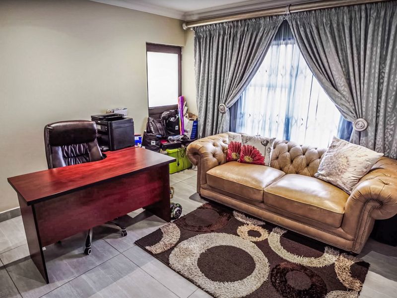 4 Bedroom 5 Bathroom house available in Rayton Estate  - Photo 6