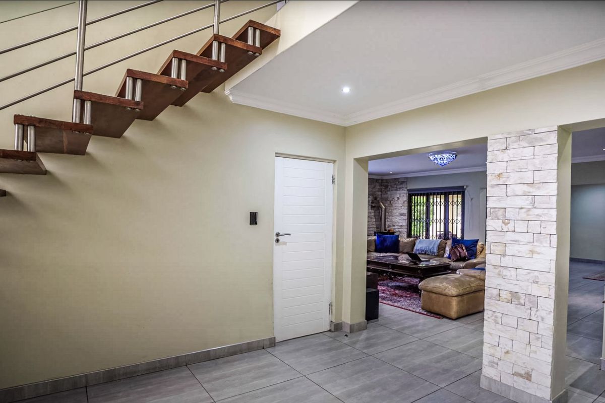 4 Bedroom 5 Bathroom house available in Rayton Estate  - Photo 2