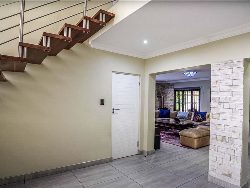 4 Bedroom 5 Bathroom house available in Rayton Estate  - Photo 2